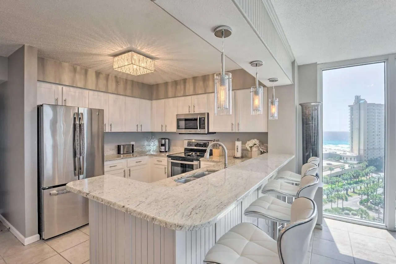 Destin Condo With Views, Heated Pool, And Beach Access Apartment