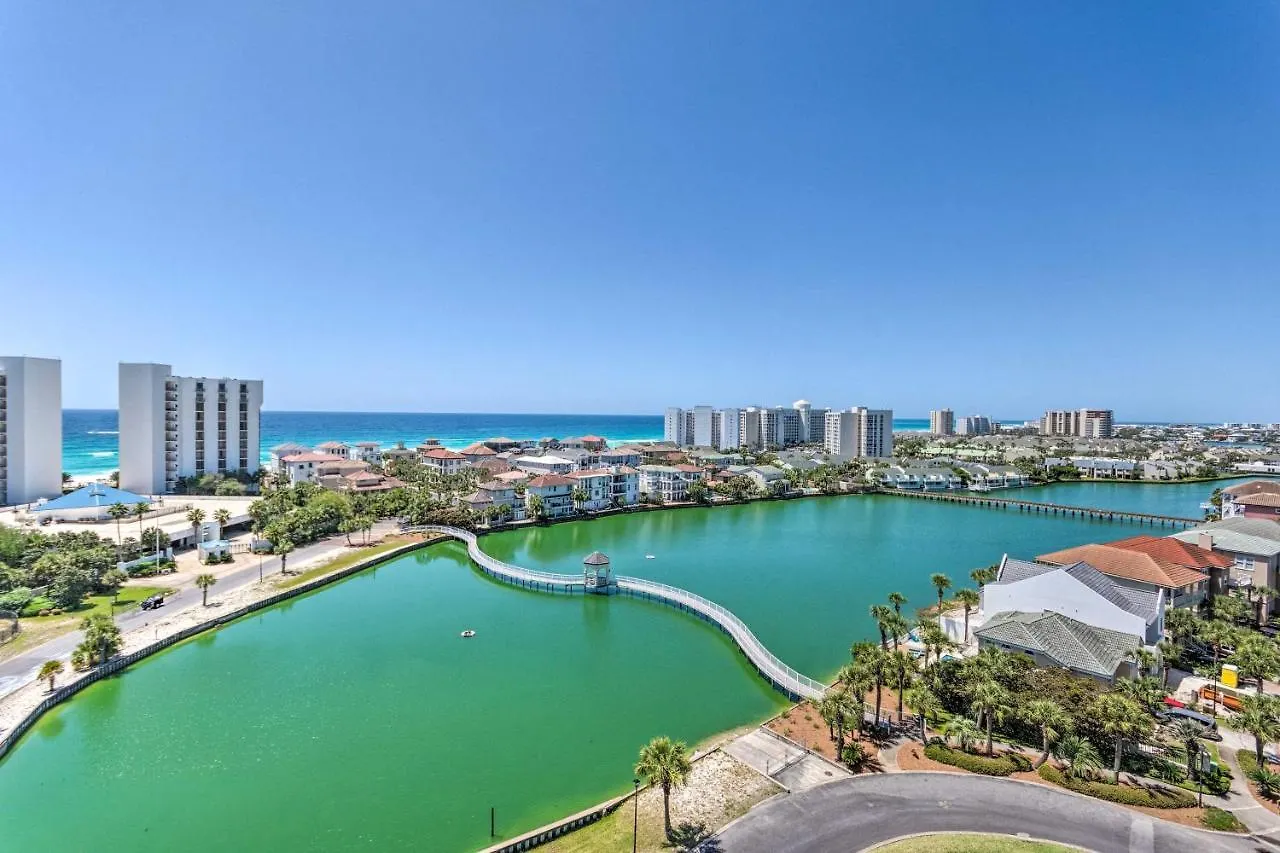 Destin Condo With Views, Heated Pool, And Beach Access Apartment