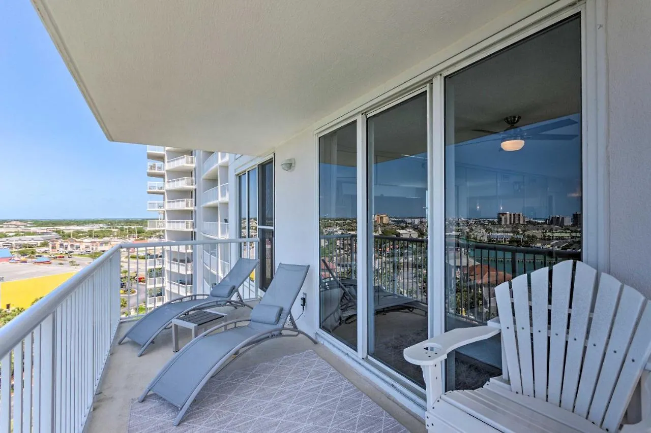 Destin Condo With Views, Heated Pool, And Beach Access Apartment