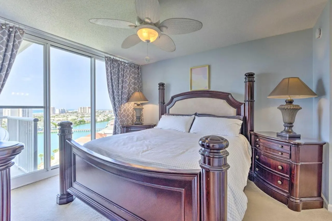 Apartment Destin Condo With Views, Heated Pool, And Beach Access