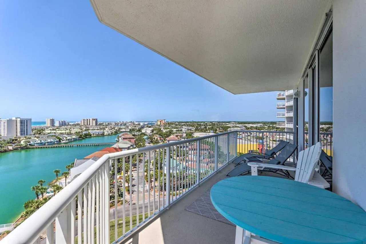 Destin Condo With Views, Heated Pool, And Beach Access Apartment