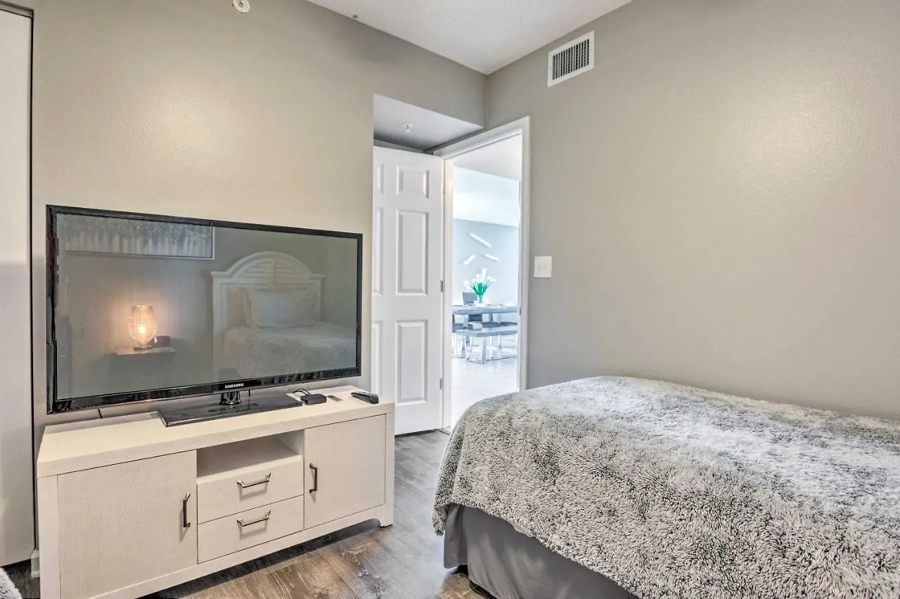 Destin Condo With Views, Heated Pool, And Beach Access Apartment